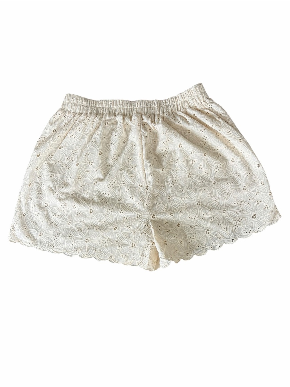 High-Waist Cream Eyelet Lace Shorts — Elegant Summer Staple - Picture 5 of 7